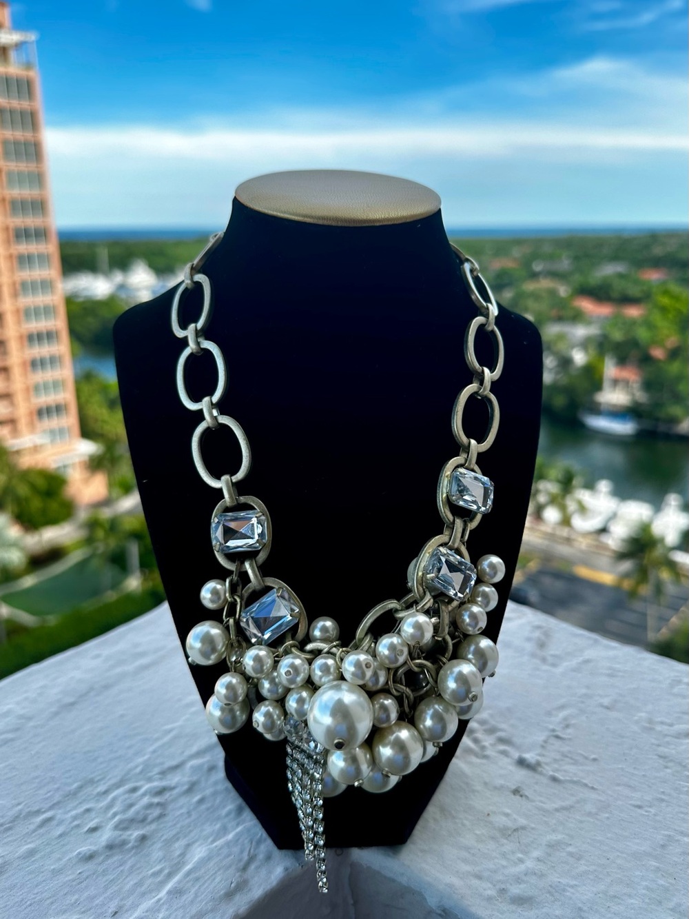 Lee Angel Antiqued Gold Tone Faux Pearl Crystal Chunky Link Statement Necklace ✨